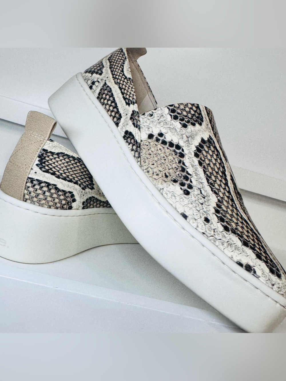 Vince Snakeskin Platform Slip-On Sneakers Python Embossed Leather US 6 EU 36 🇮🇹
